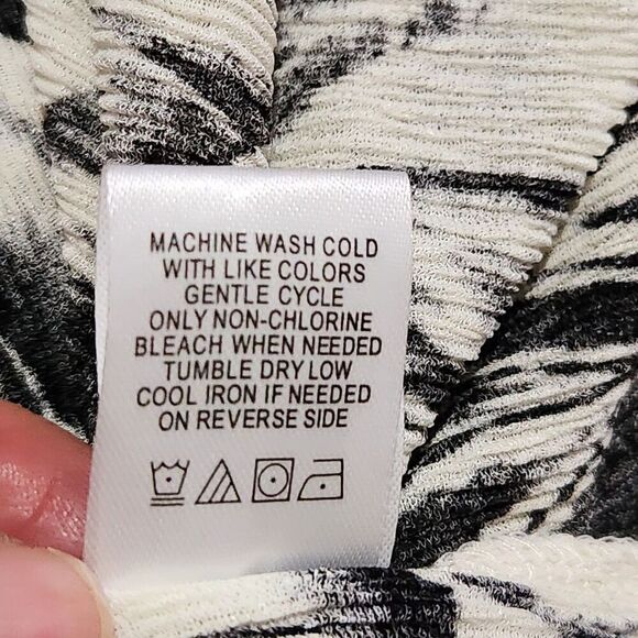 Kathy Ireland Top Womens Size Large Relax Fit Lightweight. B15 - Picture 9 of 10